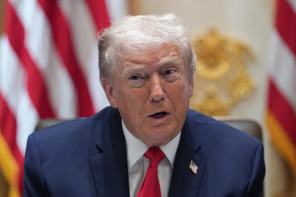 트럼프 대통령이 캐나다에 미국산 항공기에 50% 관세를 부과하겠다고 위협하며 무역 전쟁을 확대하고 있다.